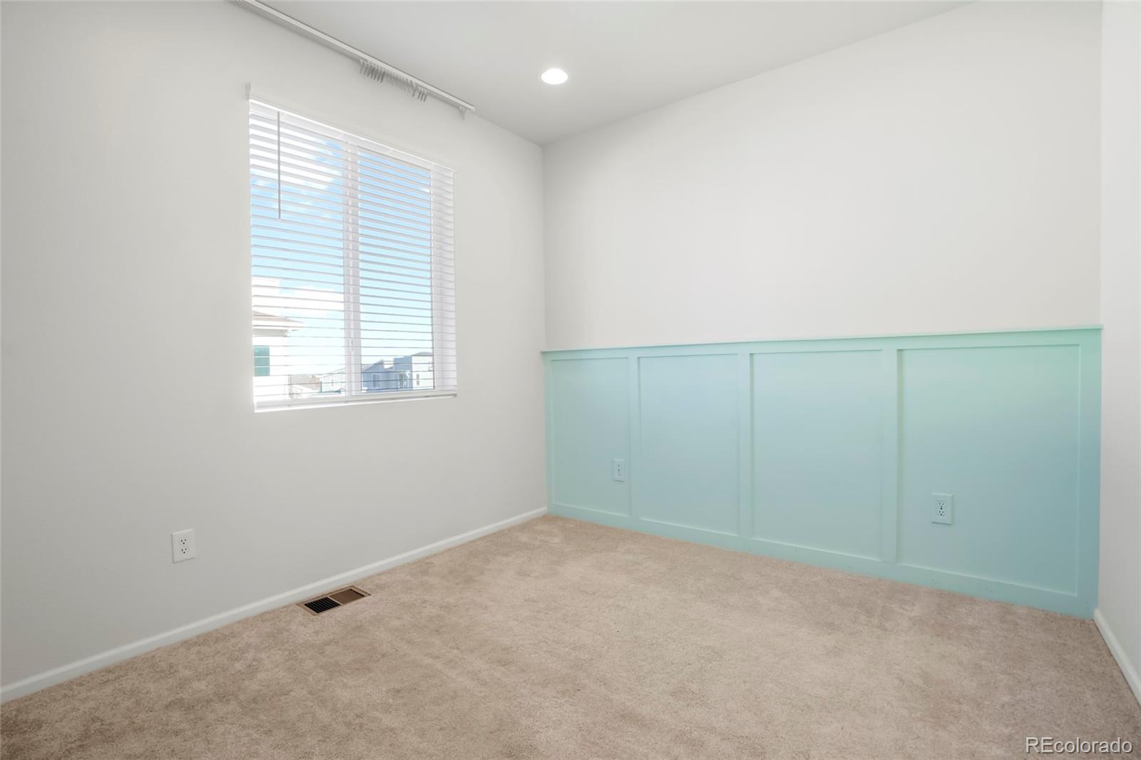 1675 South Andes Way Aurora, CO 80017 - Photo 26 of 32 an empty room with windows
