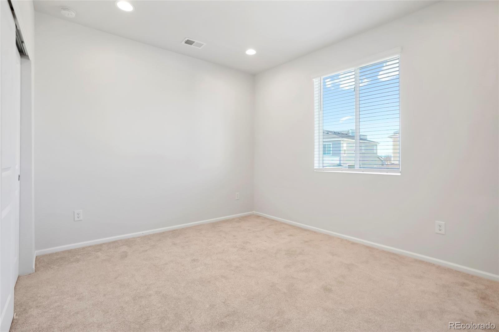 1675 South Andes Way Aurora, CO 80017 - Photo 27 of 32 an empty room with windows