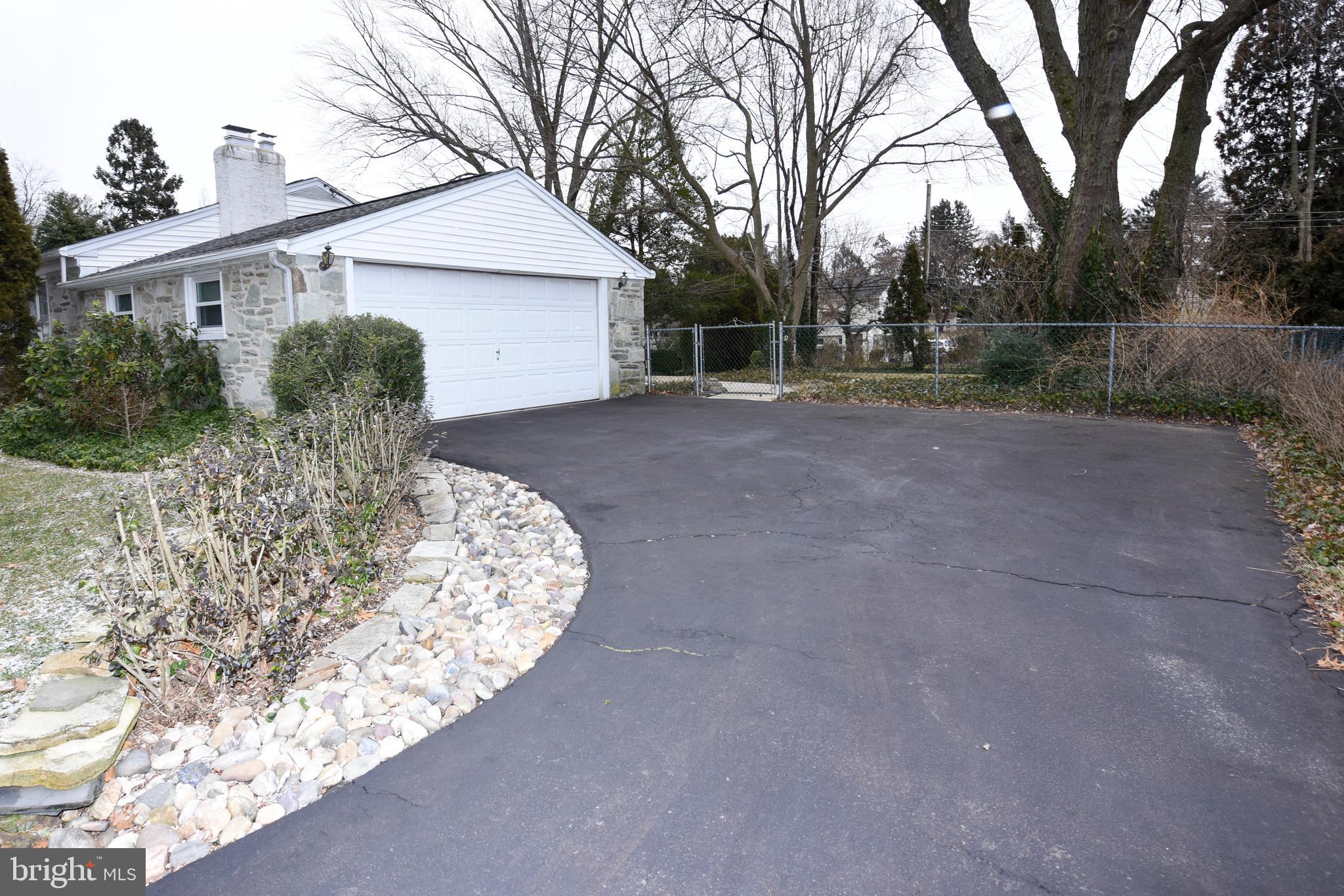 3885 Martin Road Huntingdon Valley, PA 19006 - Photo 19 of 21 Driveway