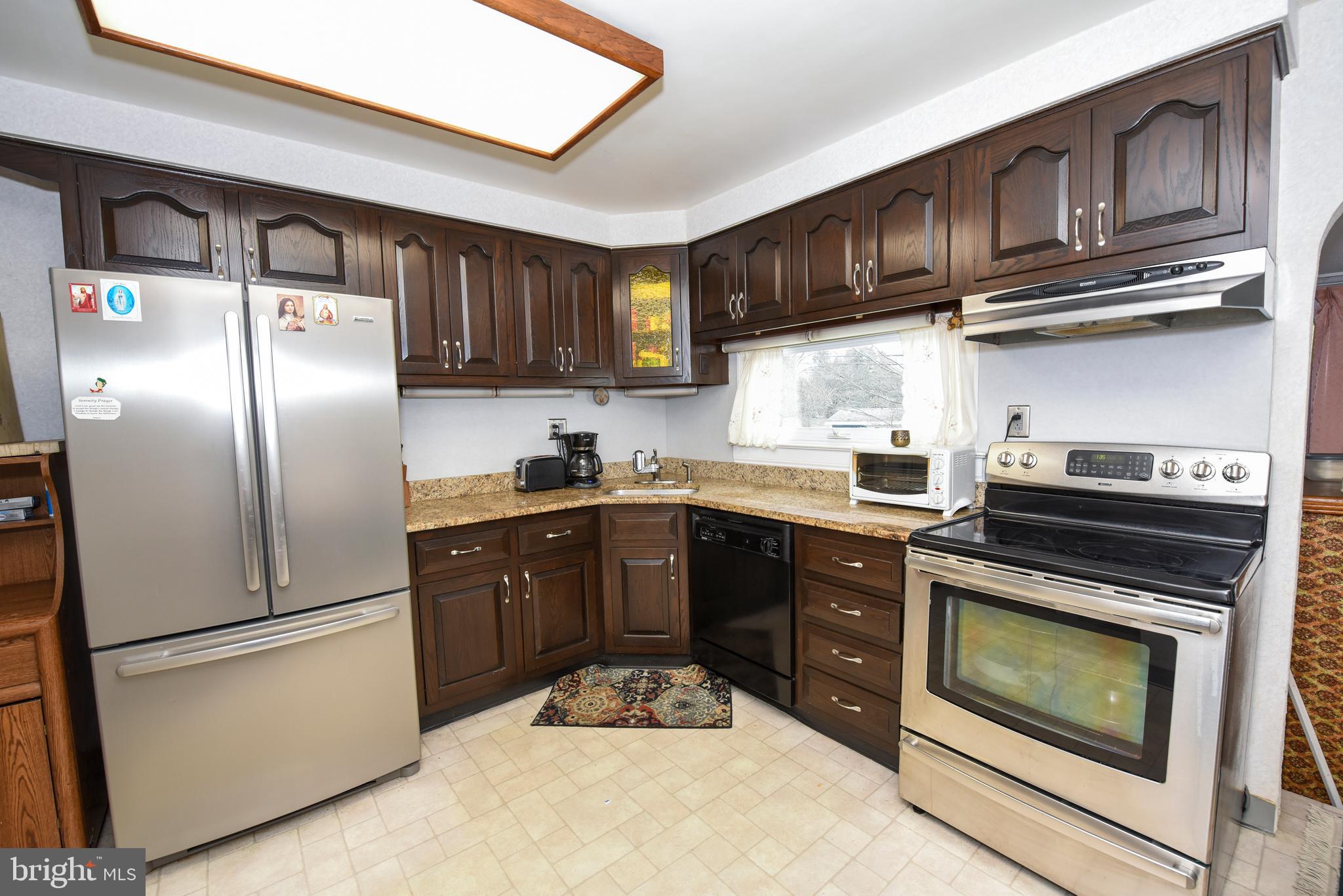 3885 Martin Road Huntingdon Valley, PA 19006 - Photo 3 of 21 Kitchen