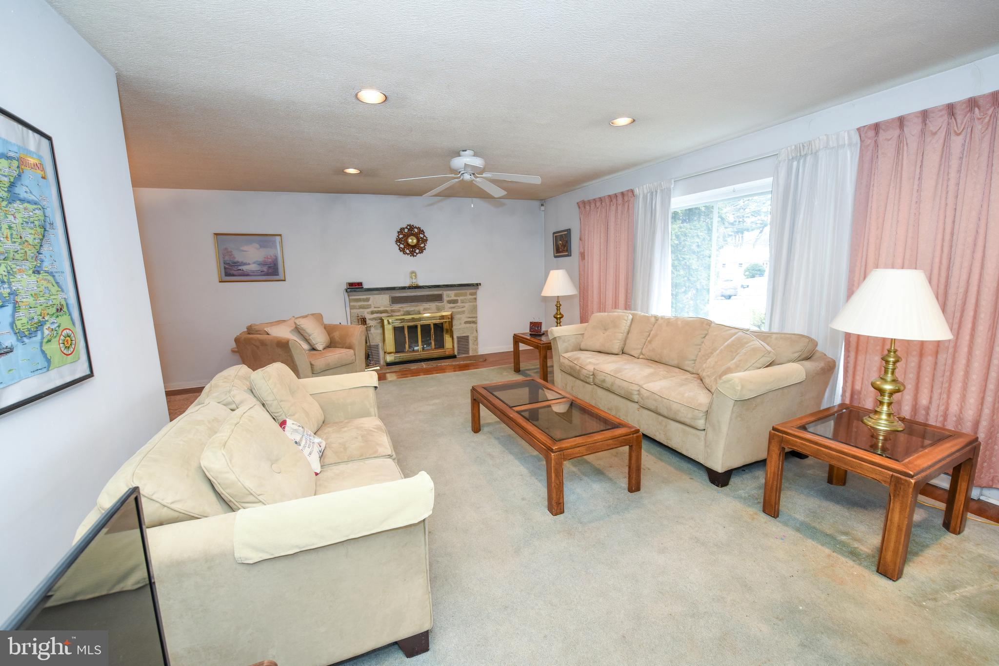 3885 Martin Road Huntingdon Valley, PA 19006 - Photo 5 of 21 Living Room
