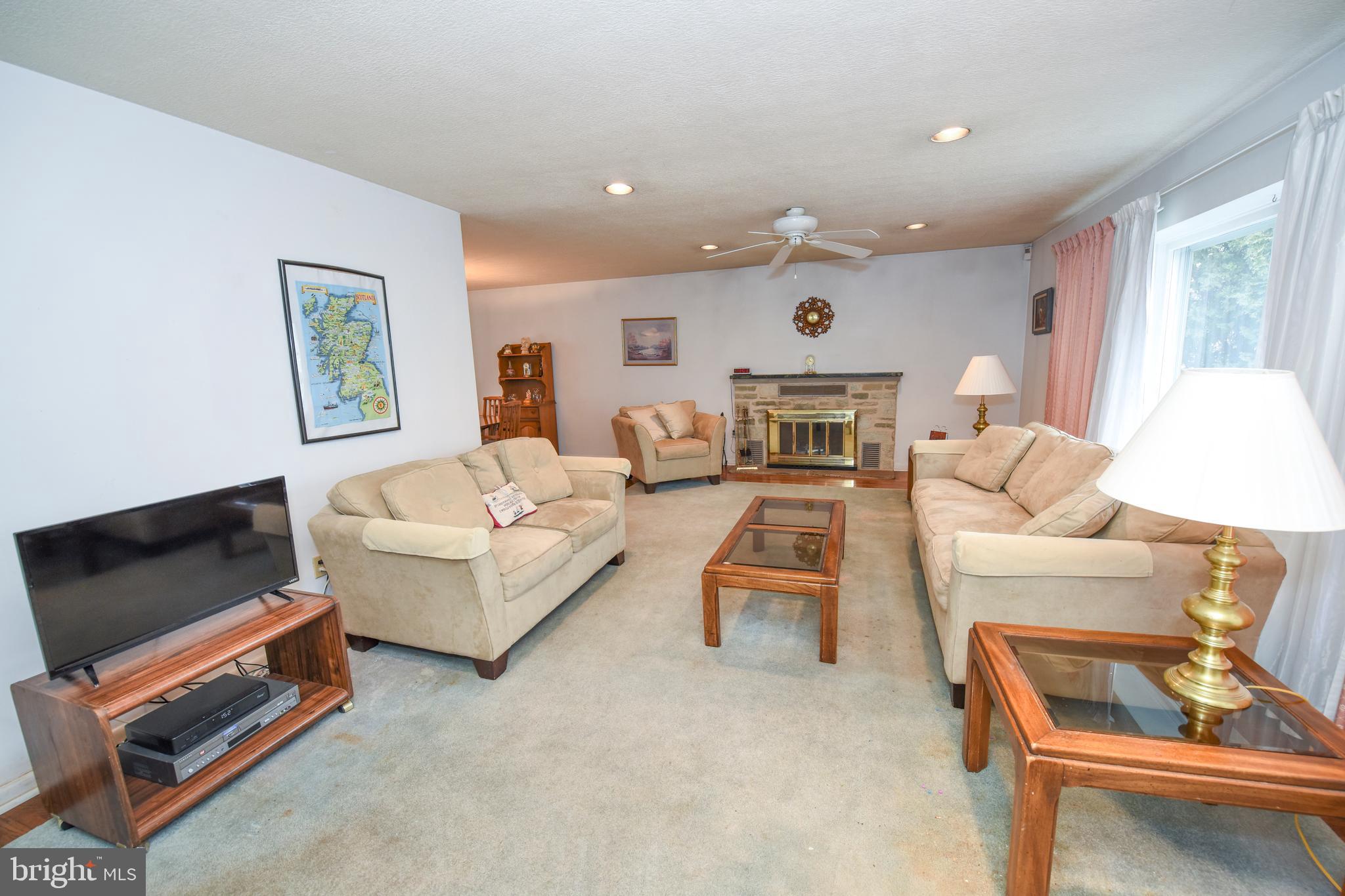 3885 Martin Road Huntingdon Valley, PA 19006 - Photo 6 of 21 Living Room