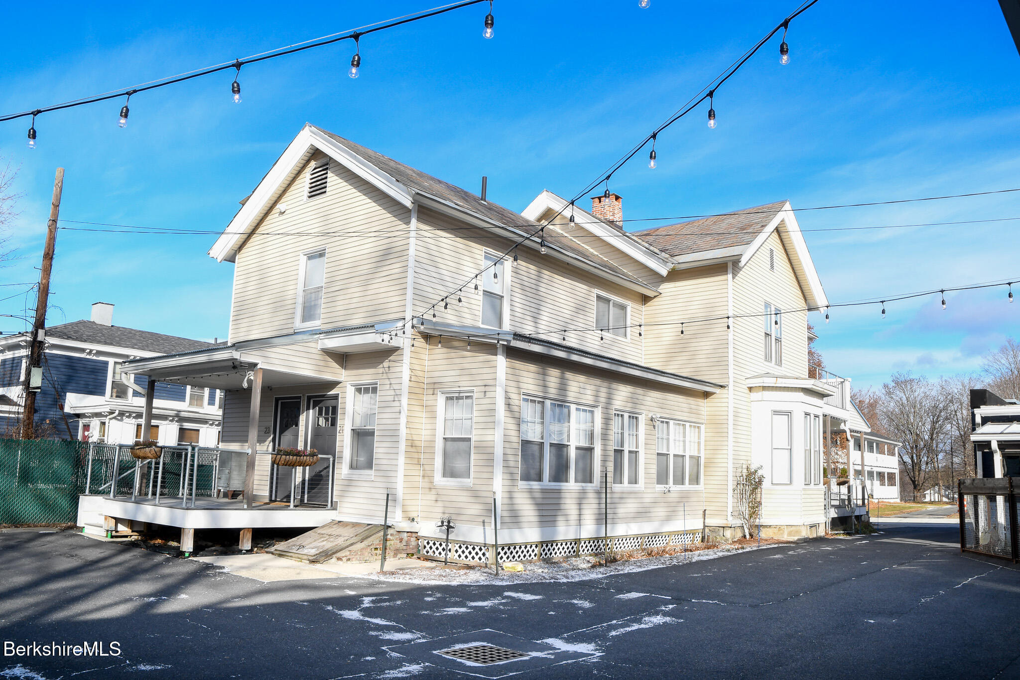 21-23 Linden Street Pittsfield, MA 01201 - Photo 2 of 18 DSC_9764