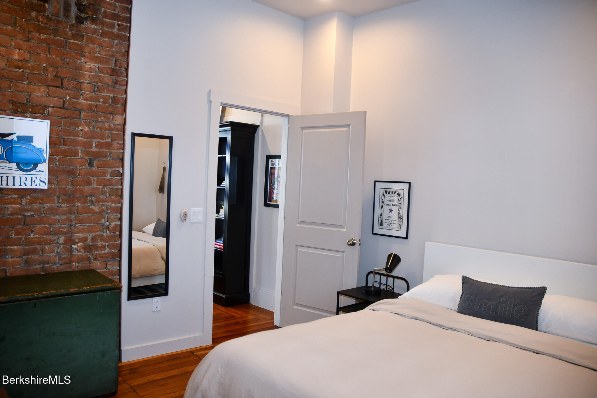 21-23 Linden Street Pittsfield, MA 01201 - Photo 8 of 18 DSC_9737