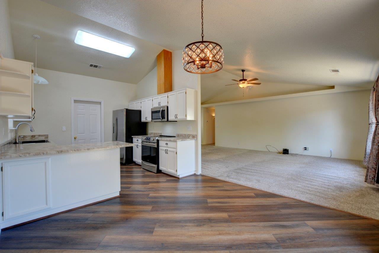 1635 West Harbeck Road Grants Pass, OR 97527 - Photo 11 of 32 DSC_0772_3_4