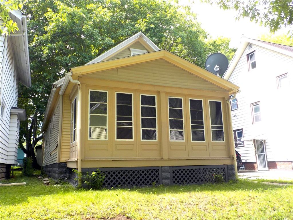 635 Wilkins Street Rochester, NY 14621 - Photo 2 of 13