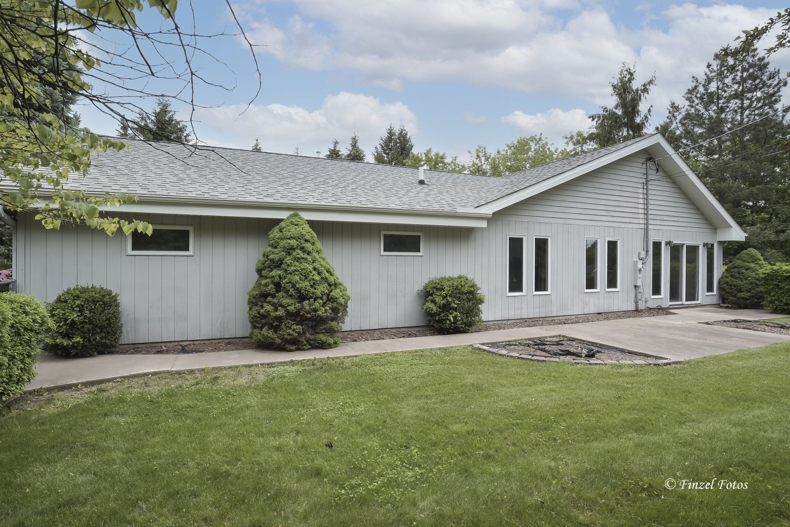 1817 Orchard Lane McHenry, IL 60050 - Photo 2 of 20 a front view of a house with a garden