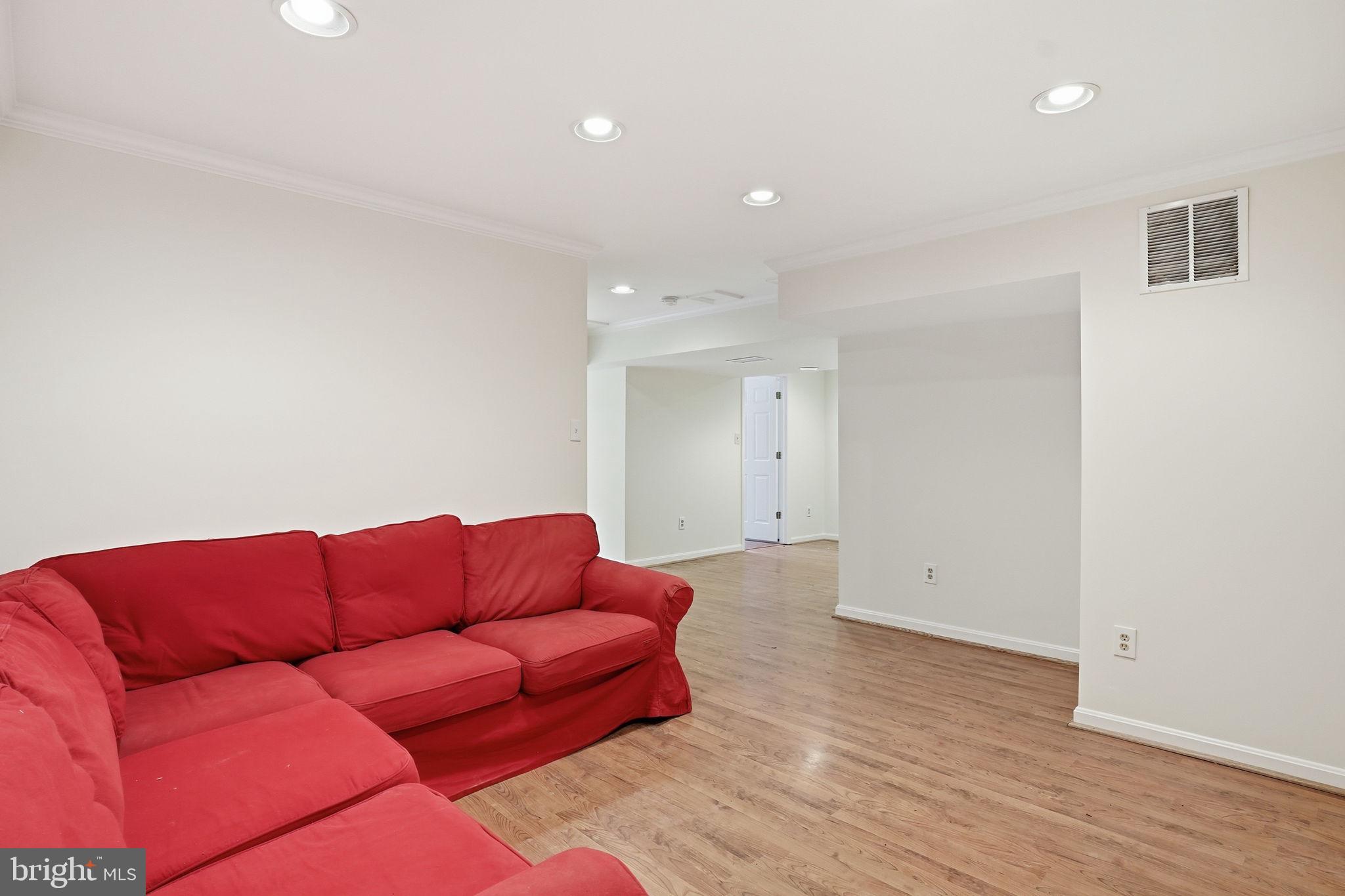 1567 Comanche Road Arnold, MD 21012 - Photo 31 of 67 Bright and inviting living space.