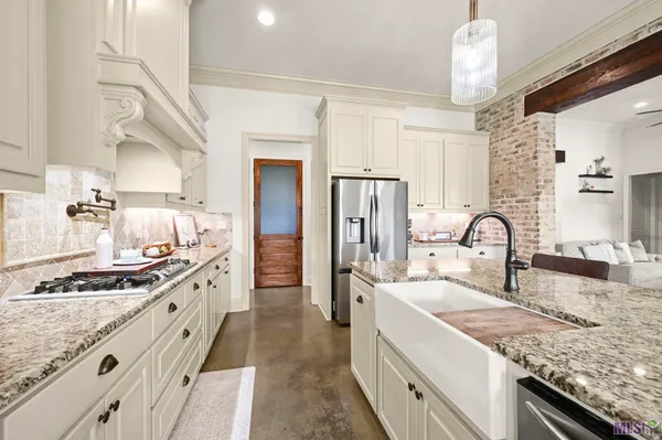 $585,000 | 38059 Osten Beard Road, Darrow, LA 70725