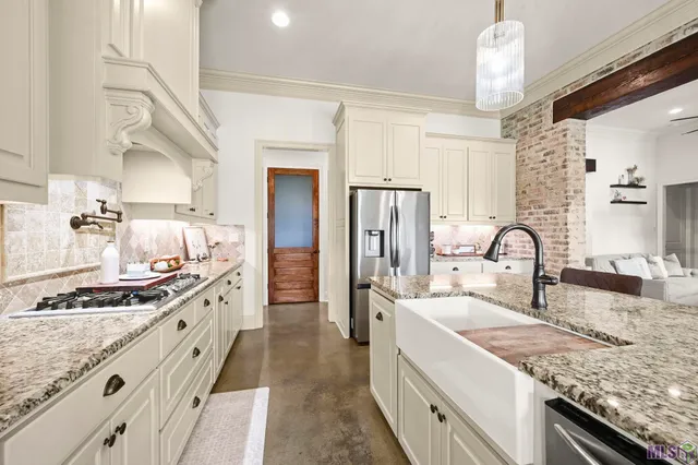 $610,000 | 38059 Osten Beard Road, Darrow, LA 70725