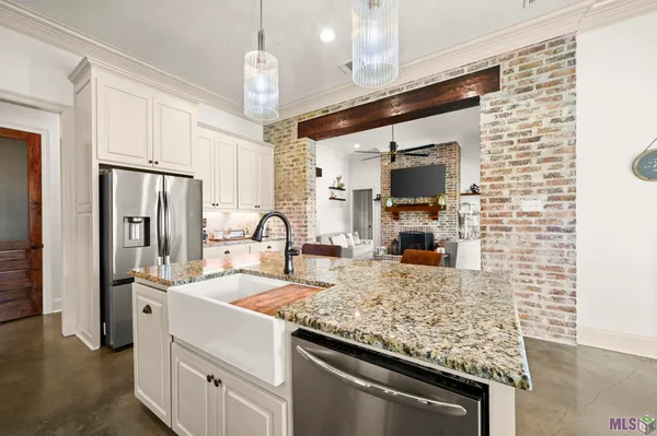 $585,000 | 38059 Osten Beard Road, Darrow, LA 70725