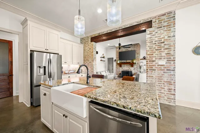 $610,000 | 38059 Osten Beard Road, Darrow, LA 70725