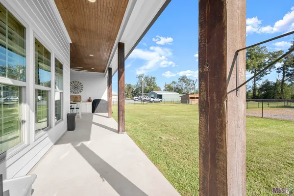 $585,000 | 38059 Osten Beard Road, Darrow, LA 70725