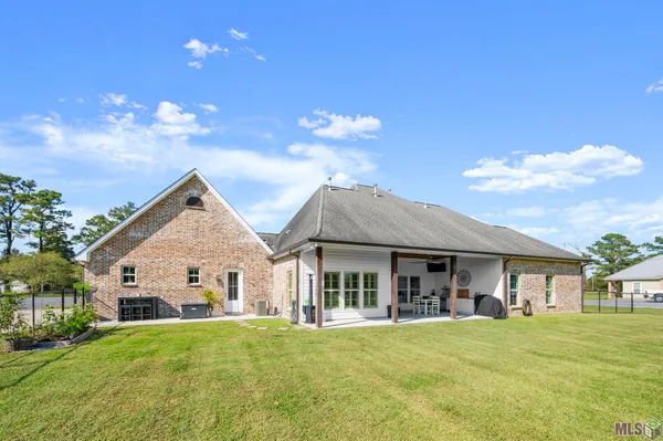 $585,000 | 38059 Osten Beard Road, Darrow, LA 70725