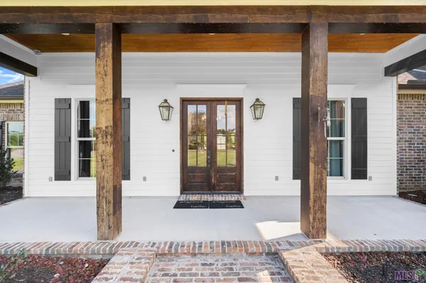 $585,000 | 38059 Osten Beard Road, Darrow, LA 70725