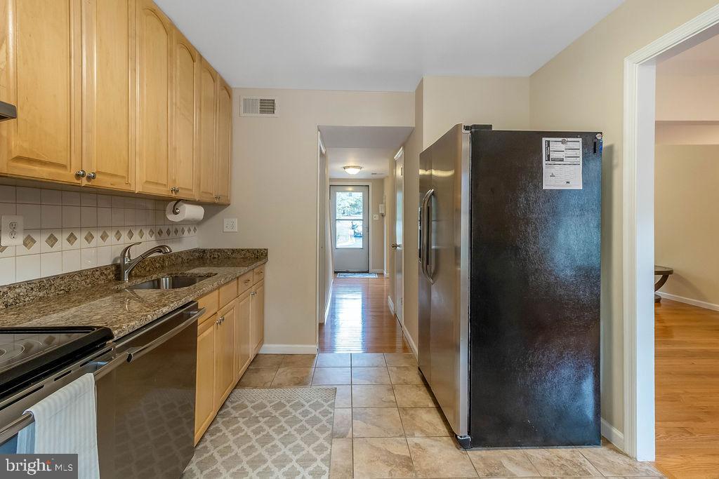 8487 Kitchener Drive Springfield, VA 22153 - Photo 12 of 28 Gallery Image 12