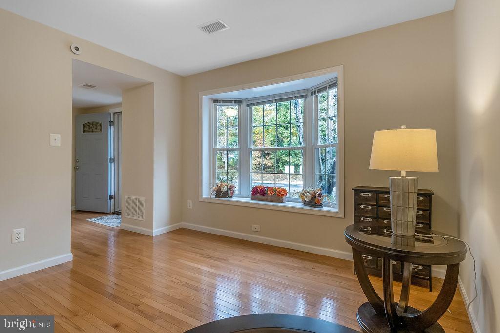 8487 Kitchener Drive Springfield, VA 22153 - Photo 5 of 28 Gallery Image 5