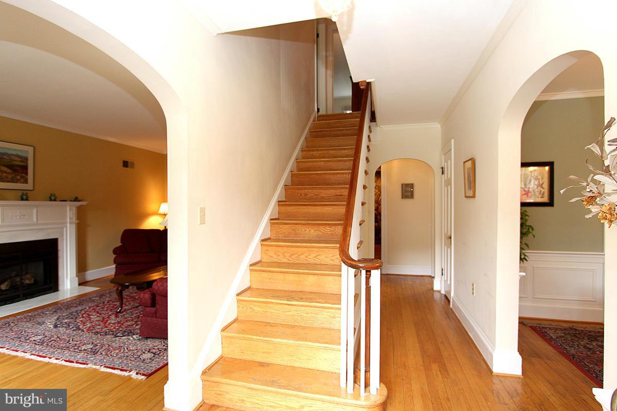 4504 Wetherill Road Bethesda, MD 20816 - Photo 2 of 29 Foyer
