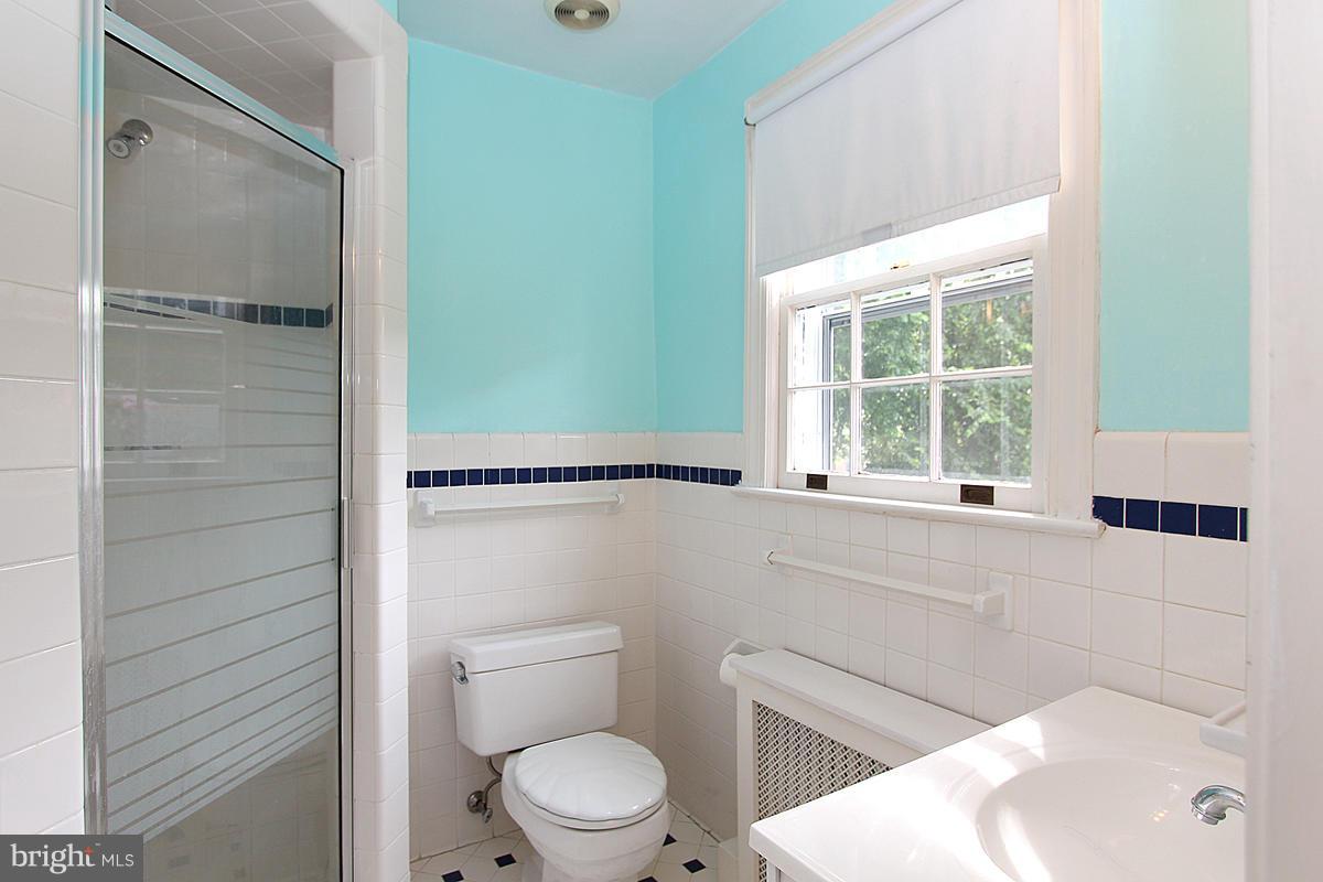 4504 Wetherill Road Bethesda, MD 20816 - Photo 18 of 29 En Suite Bath for Bedroom #2