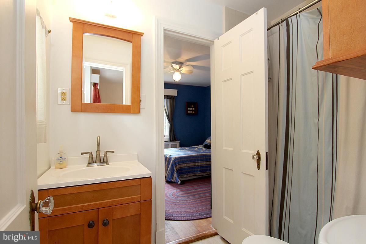 4504 Wetherill Road Bethesda, MD 20816 - Photo 20 of 29 Jack and Jill Bath for Bedroom #3 and #4