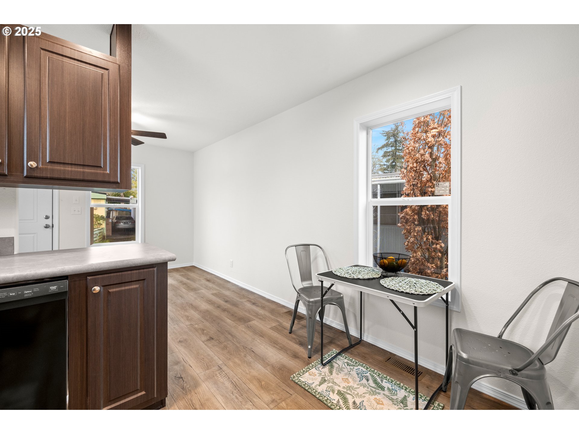19605 River Road, Unit 88 Gladstone, OR 97027 - Photo 9 of 25 a kitchen with a table and chairs in it
