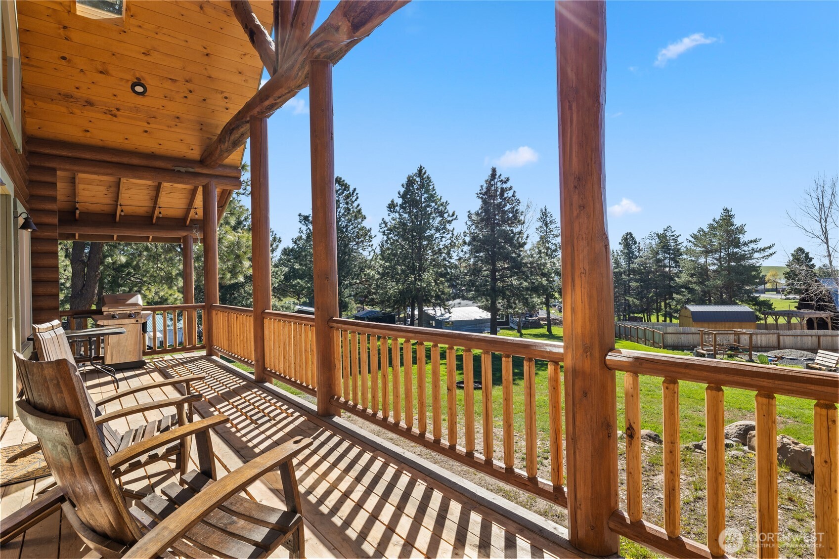 351 Ridge Loop Road Cle Elum, WA 98922 - Photo 7 of 38 a view of balcony with couch