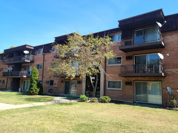 $79,999 | 18550 Torrence Avenue, Unit 23, Lansing, IL 60438