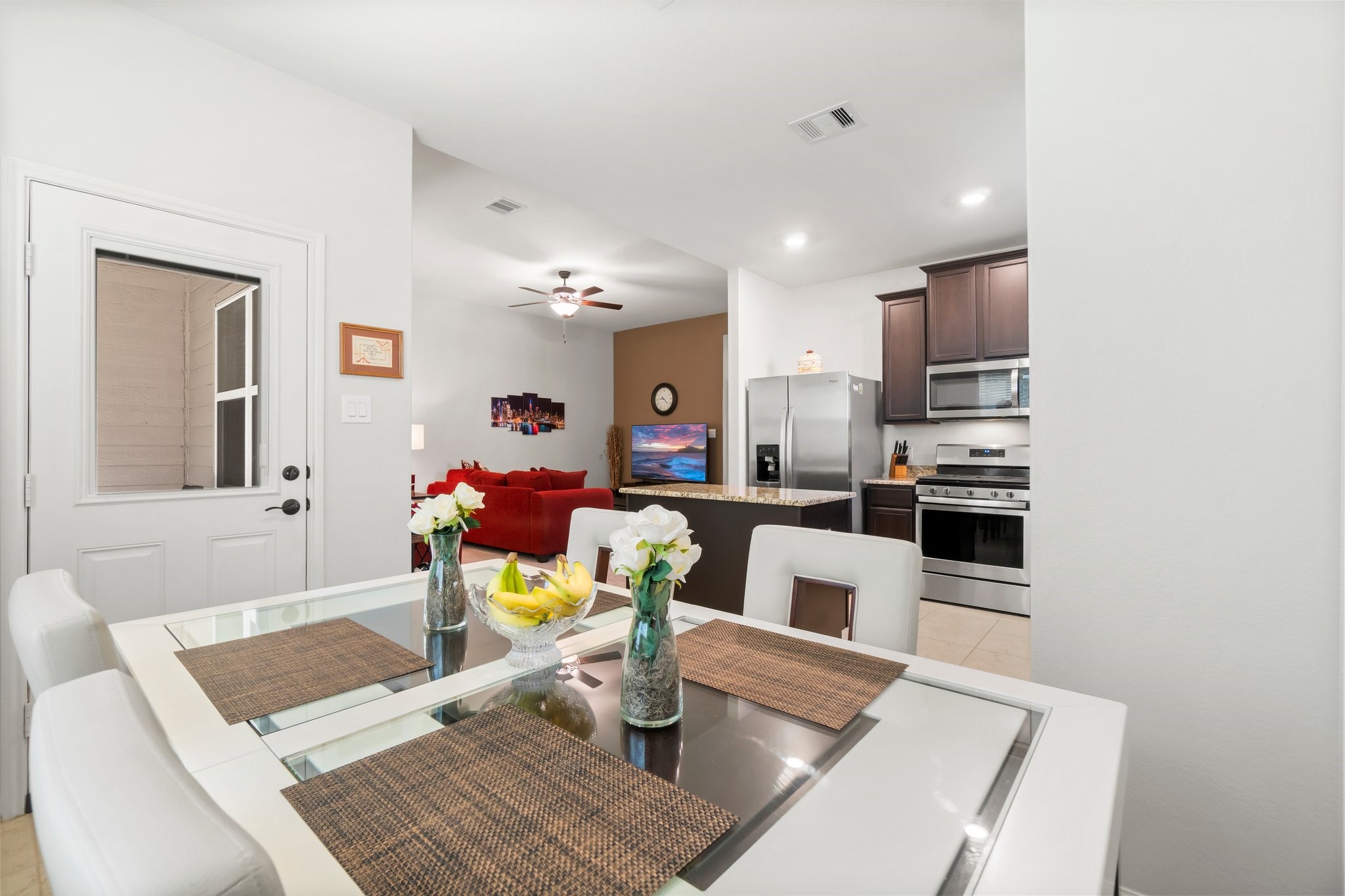 7643 Glaber Leaf Road Conroe, TX 77304 - Photo 9 of 26 Another view of the breakfast area.