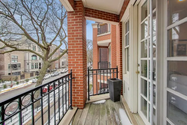 $5,000 | 1725 North Mohawk Street, Unit 2S, Chicago, IL 60614