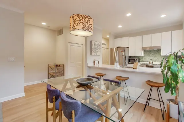 $5,000 | 1725 North Mohawk Street, Unit 2S, Chicago, IL 60614