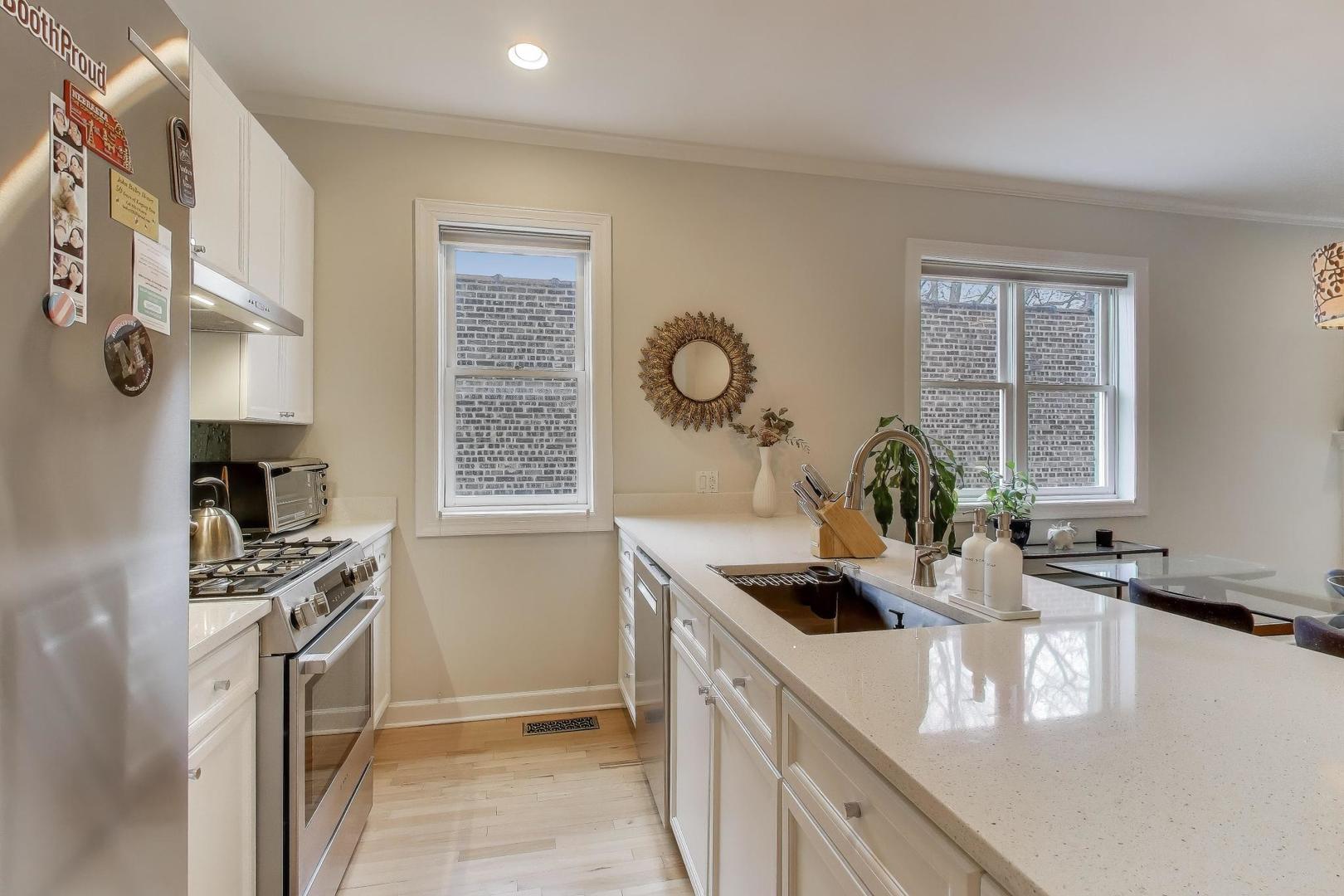 1725 North Mohawk Street, Unit 2S Chicago, IL 60614 - Photo 7 of 21