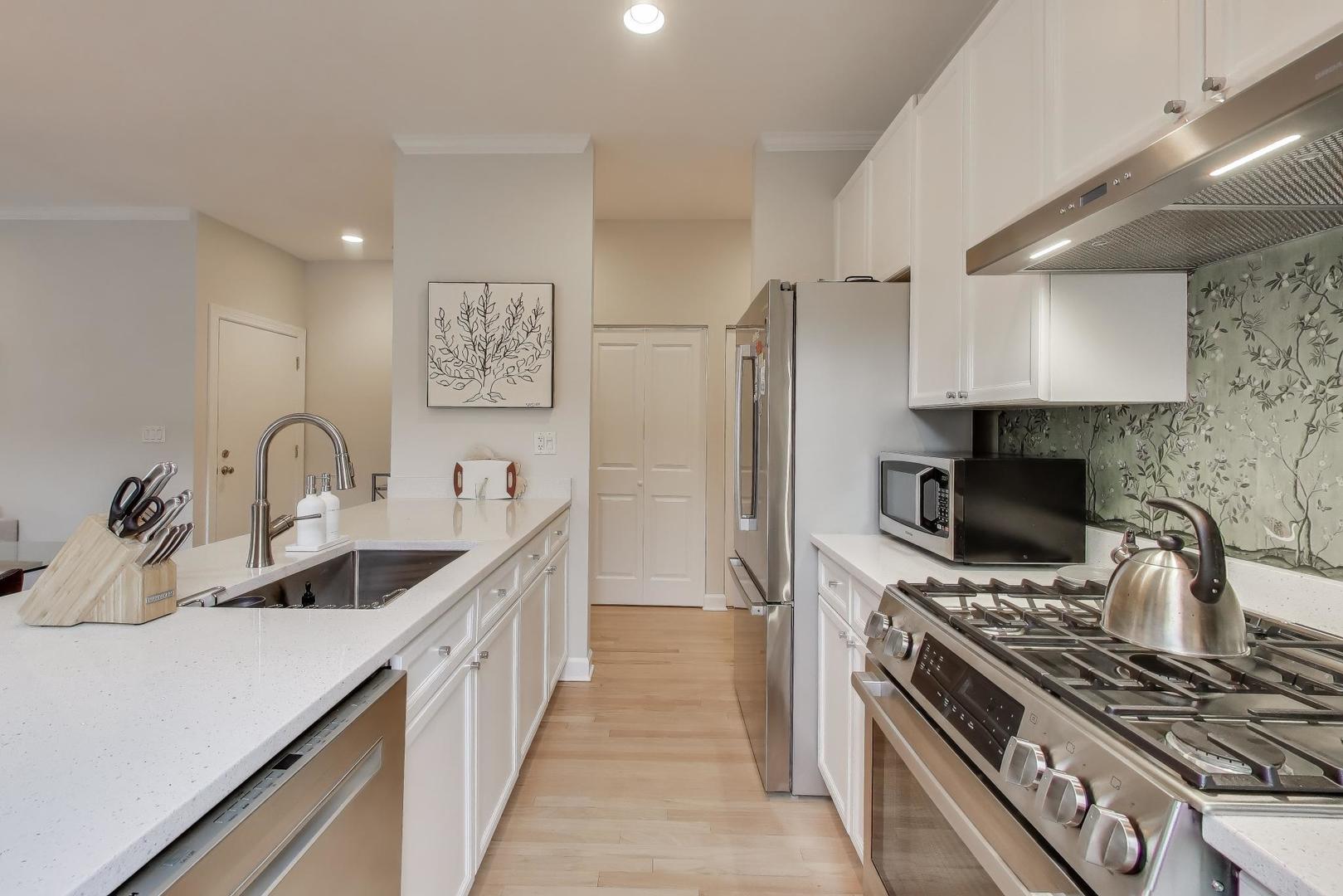 1725 North Mohawk Street, Unit 2S Chicago, IL 60614 - Photo 8 of 21