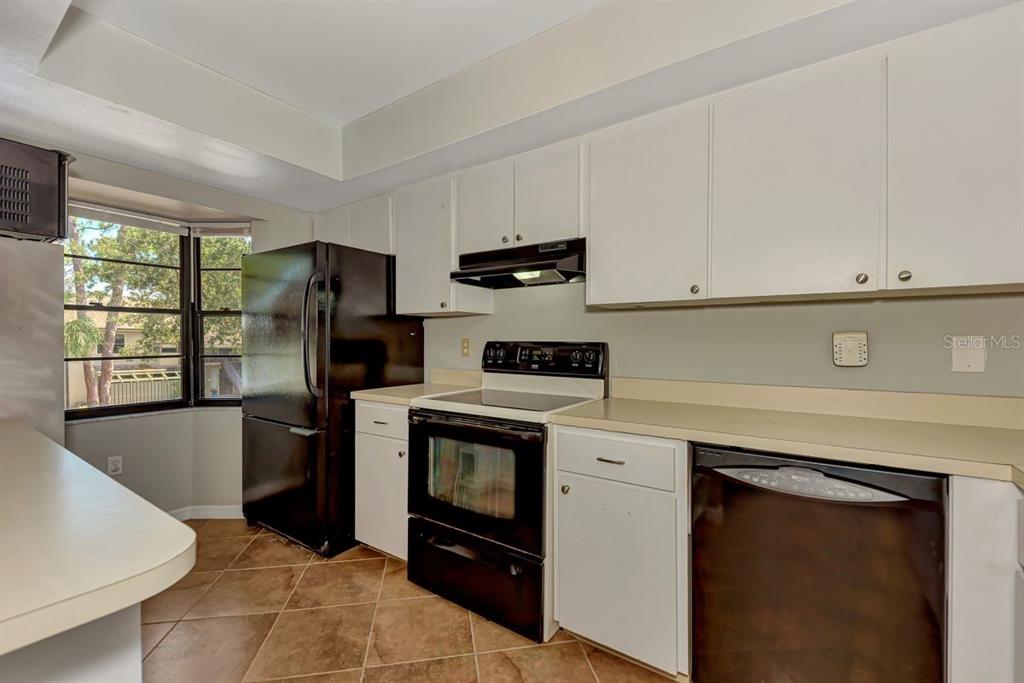 5645 Summerside Lane, Unit 40B Sarasota, FL 34231 - Photo 8 of 23 a kitchen with a stove refrigerator and microwave