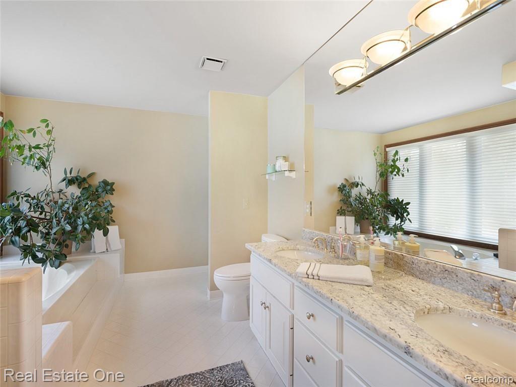 3068 Eastpointe Court Rochester Hills, MI 48306 - Photo 17 of 28