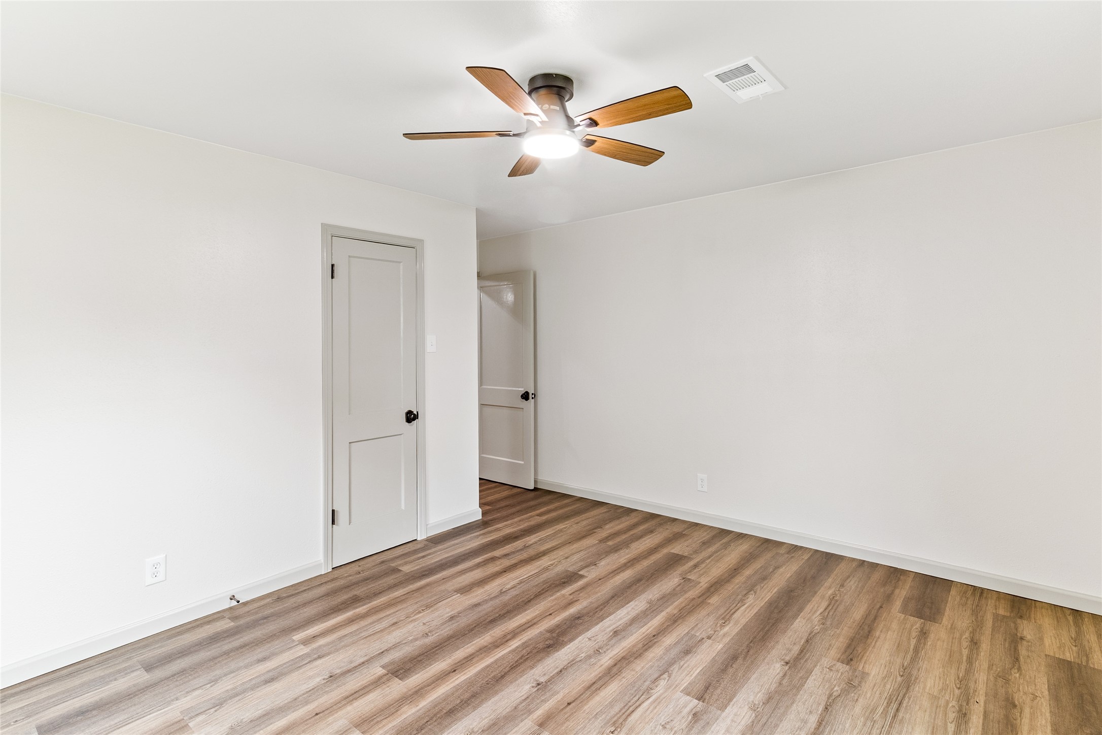 1108 Nottingham Drive Angleton, TX 77515 - Photo 10 of 23 a view of an empty room