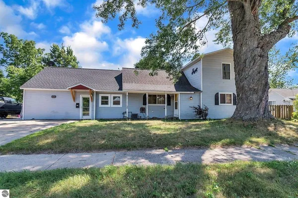 $245,900 | 817 Walnut Street, Cadillac, MI 49601