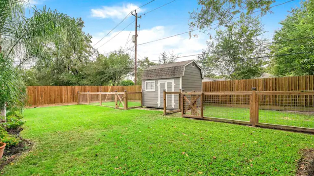 4709 Lido Lane Houston, TX 77092 - Photo 19 of 19 a view of a back yard with a fence and trees
