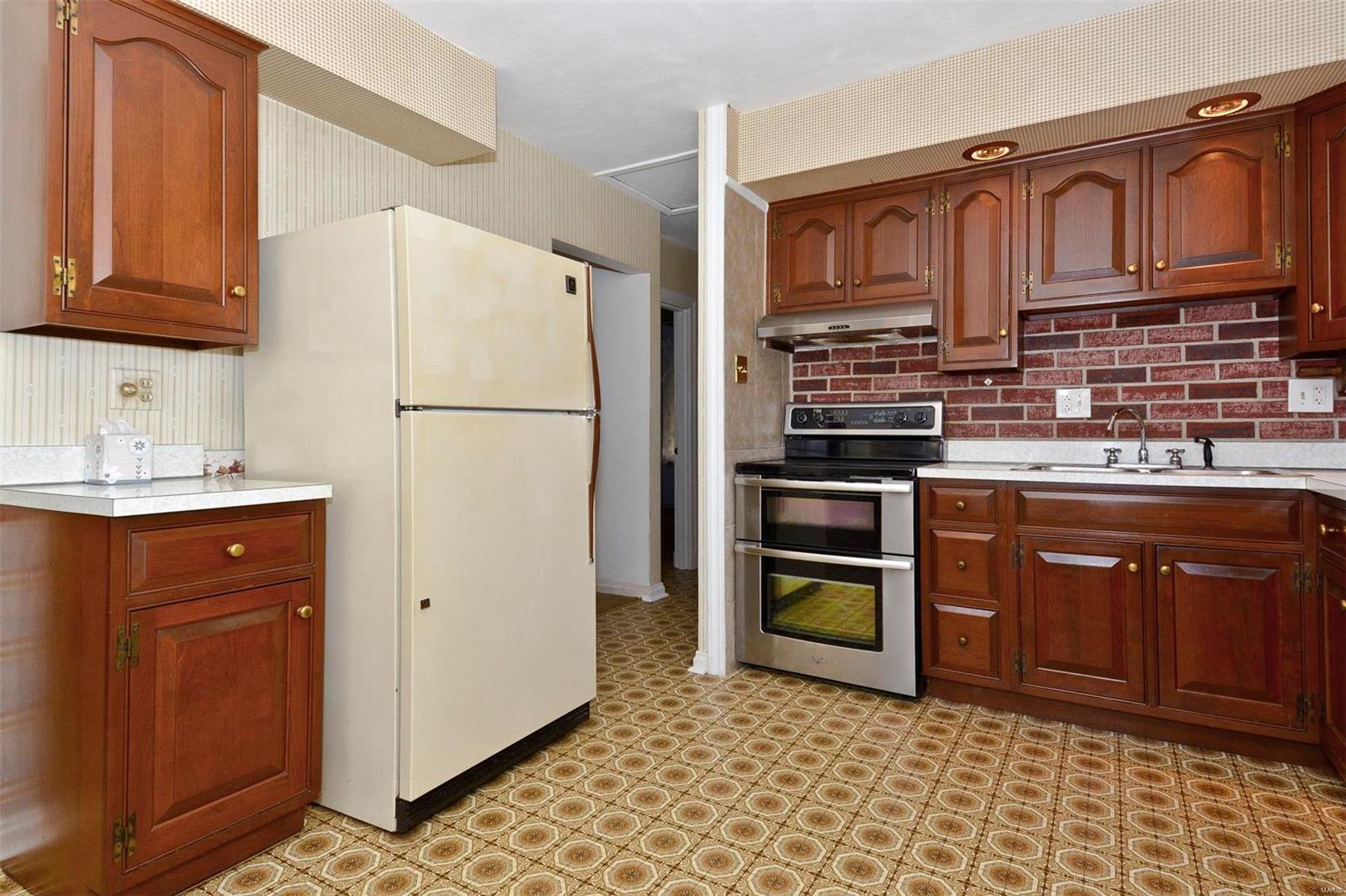 3517 Wismer Road St. Ann, MO 63074 - Photo 9 of 34 Gallery Image 9