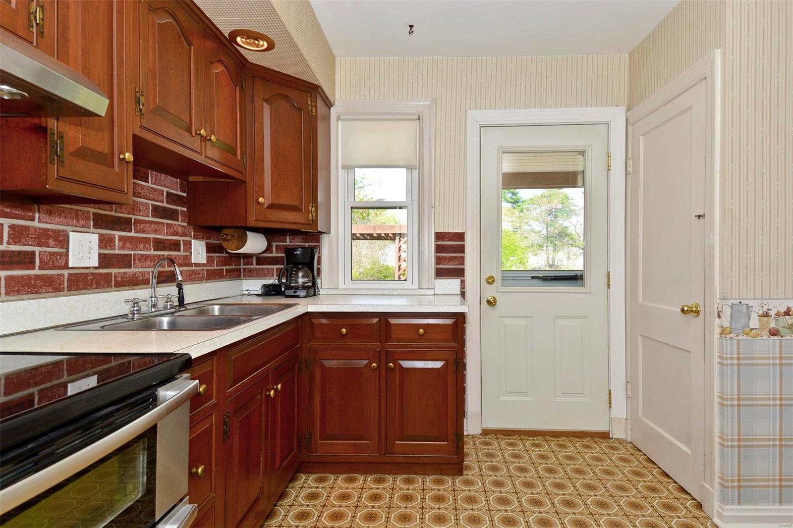 3517 Wismer Road St. Ann, MO 63074 - Photo 10 of 34 Gallery Image 10