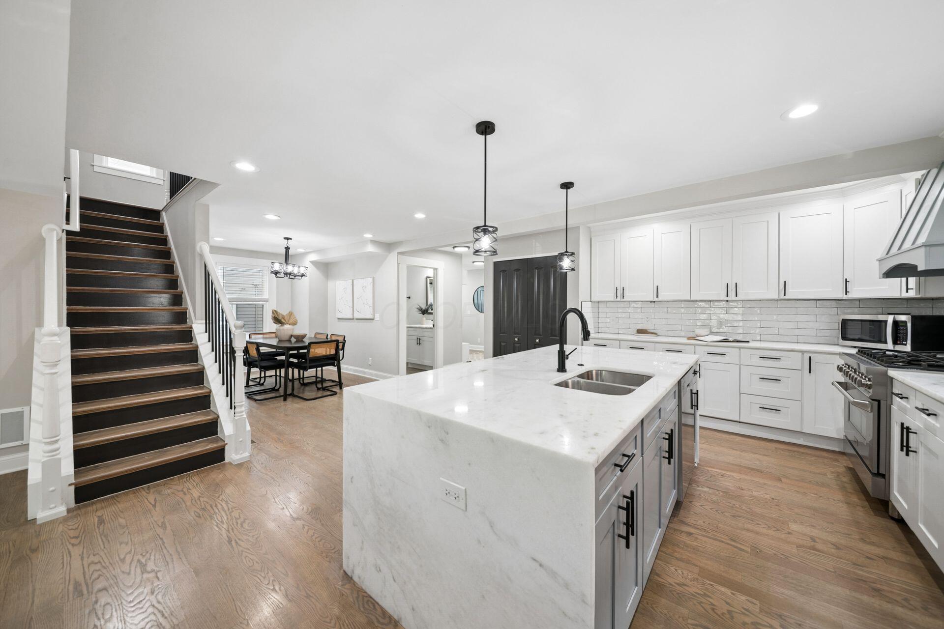 829 Thomas Road Columbus, OH 43212 - Photo 16 of 52 Kitchen to Dining Area