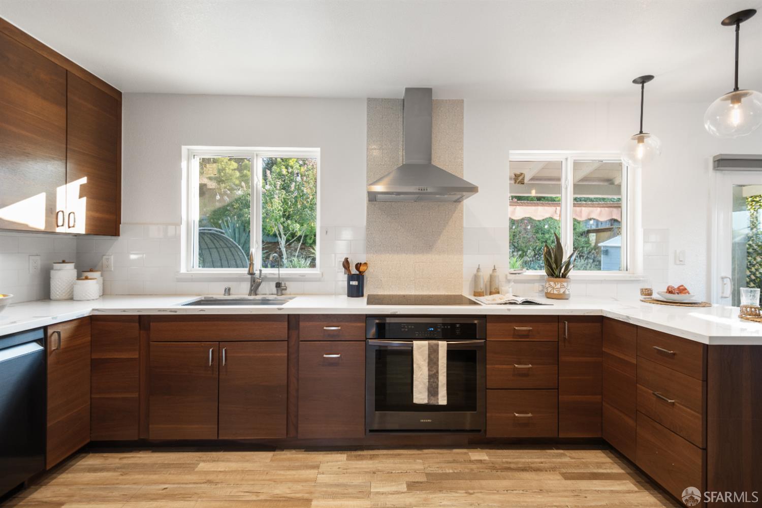 18623 Laredo Road Castro Valley, CA 94546 - Photo 12 of 44 Gallery Image 12