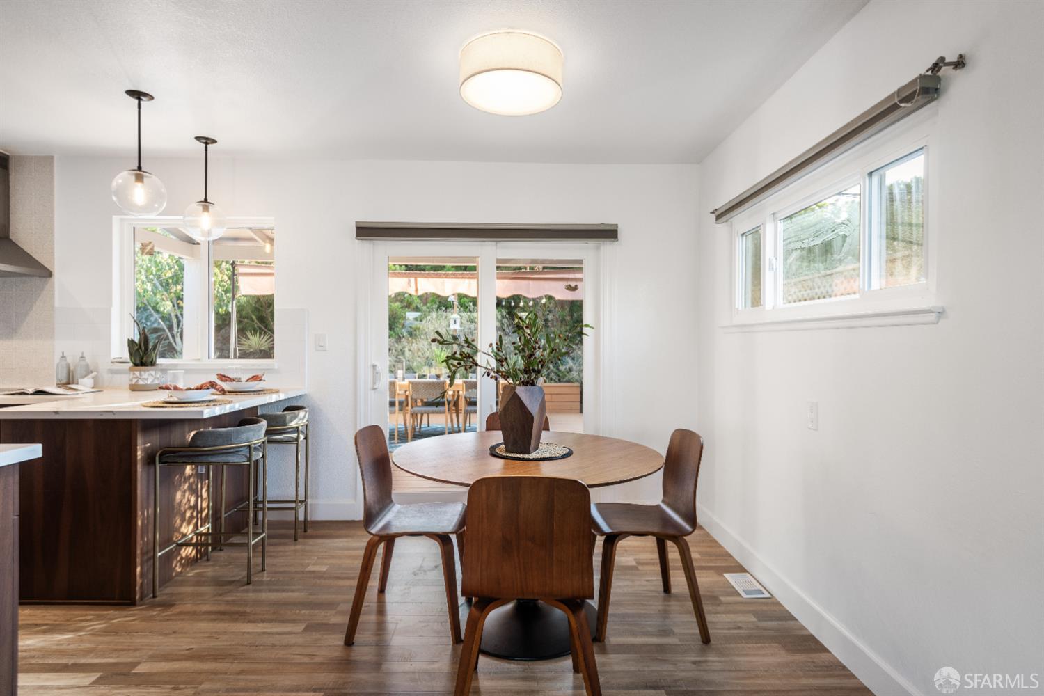 18623 Laredo Road Castro Valley, CA 94546 - Photo 9 of 44 Gallery Image 9