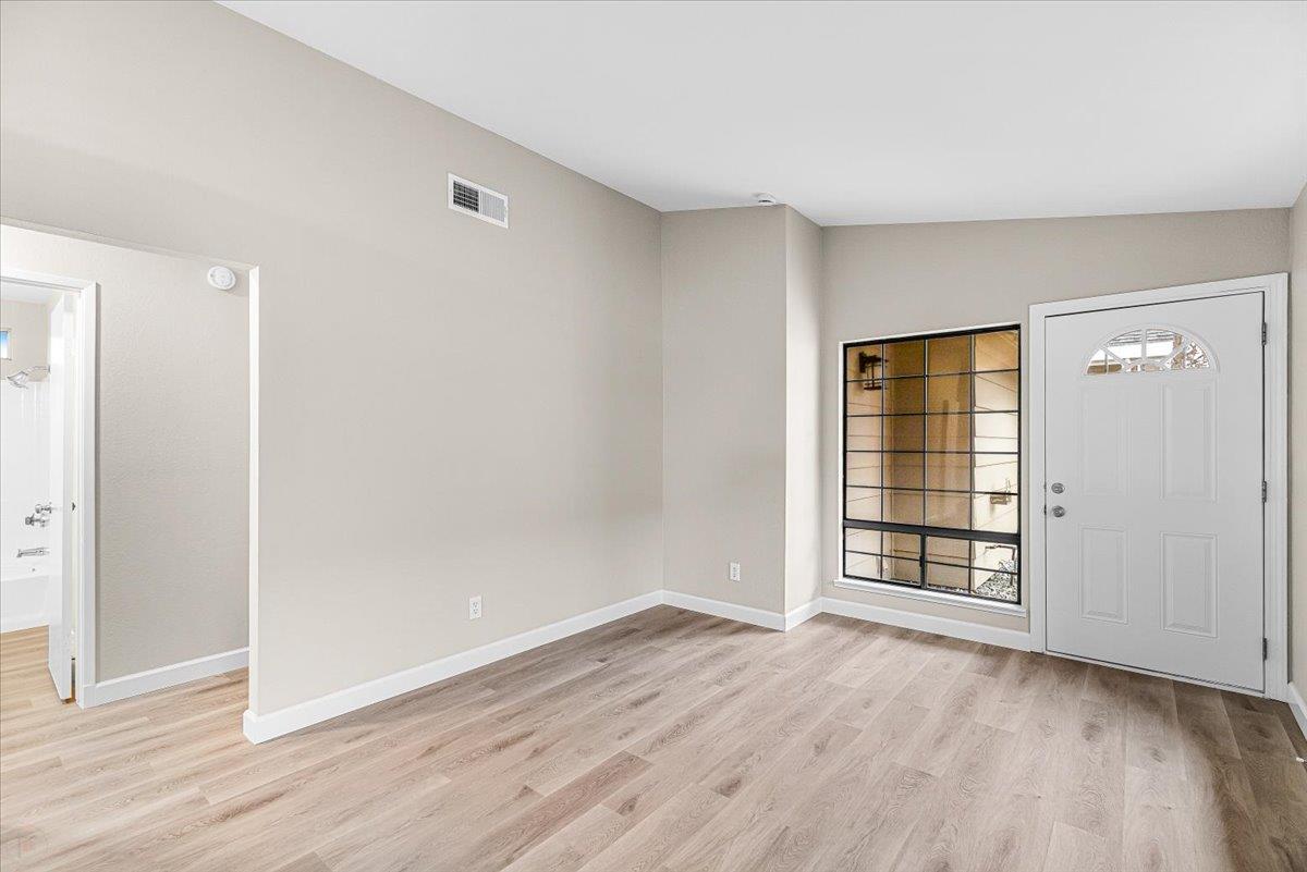 435 West Clover Road Tracy, CA 95376 - Photo 5 of 27