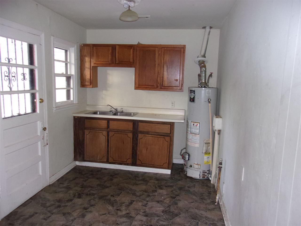4077 Grey Road Memphis, TN 38108 - Photo 6 of 14