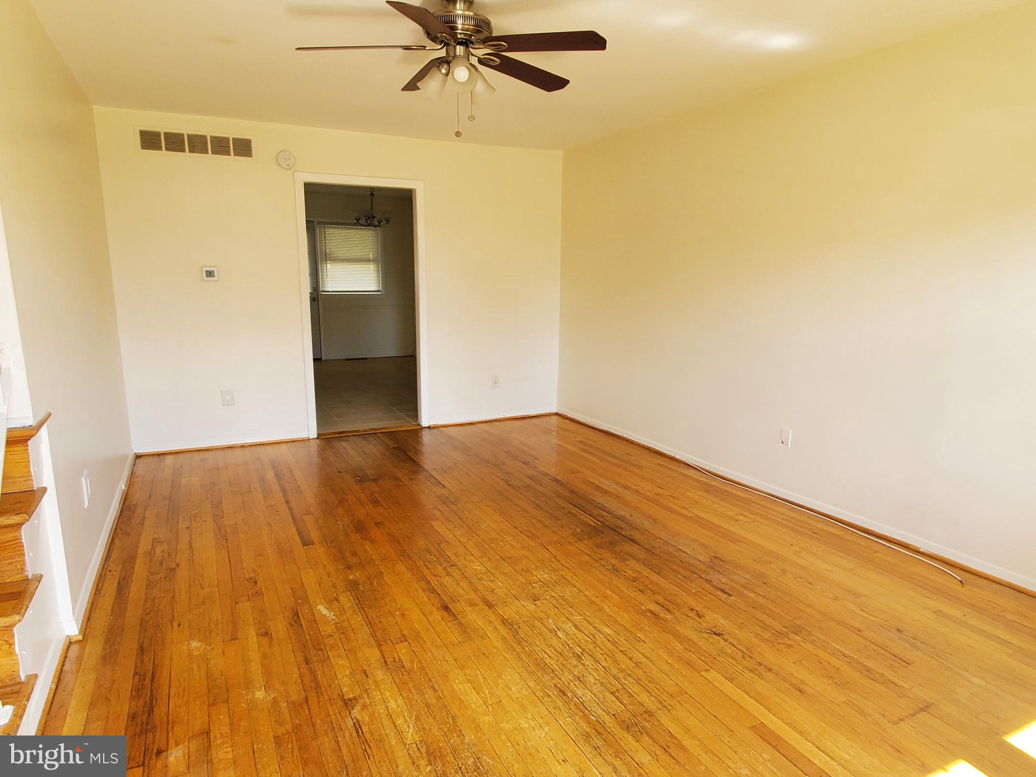 3616 Greenvale Road Baltimore, MD 21229 - Photo 2 of 19 Living Room