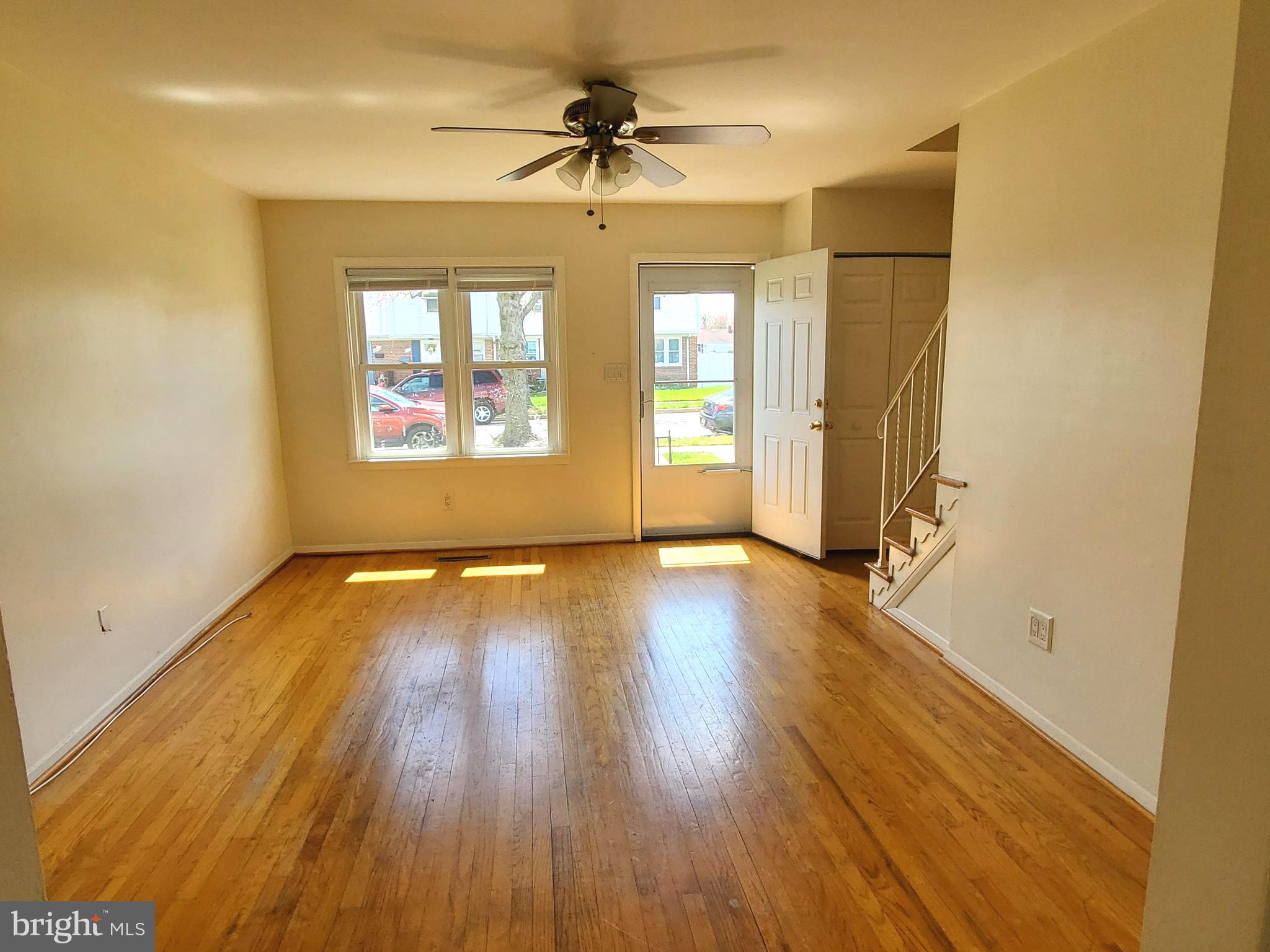 3616 Greenvale Road Baltimore, MD 21229 - Photo 3 of 19 Living Room