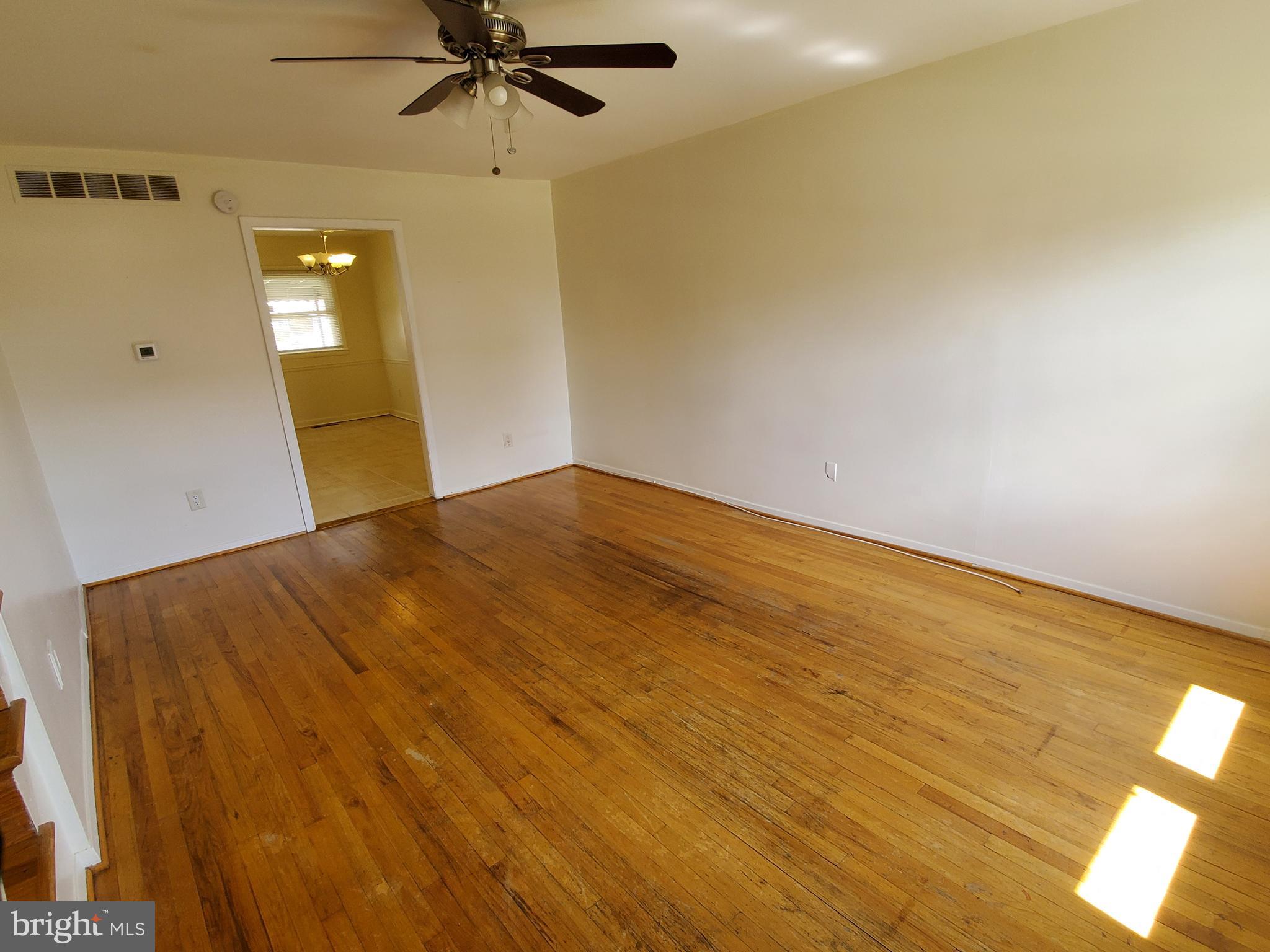 3616 Greenvale Road Baltimore, MD 21229 - Photo 4 of 19 Living Room