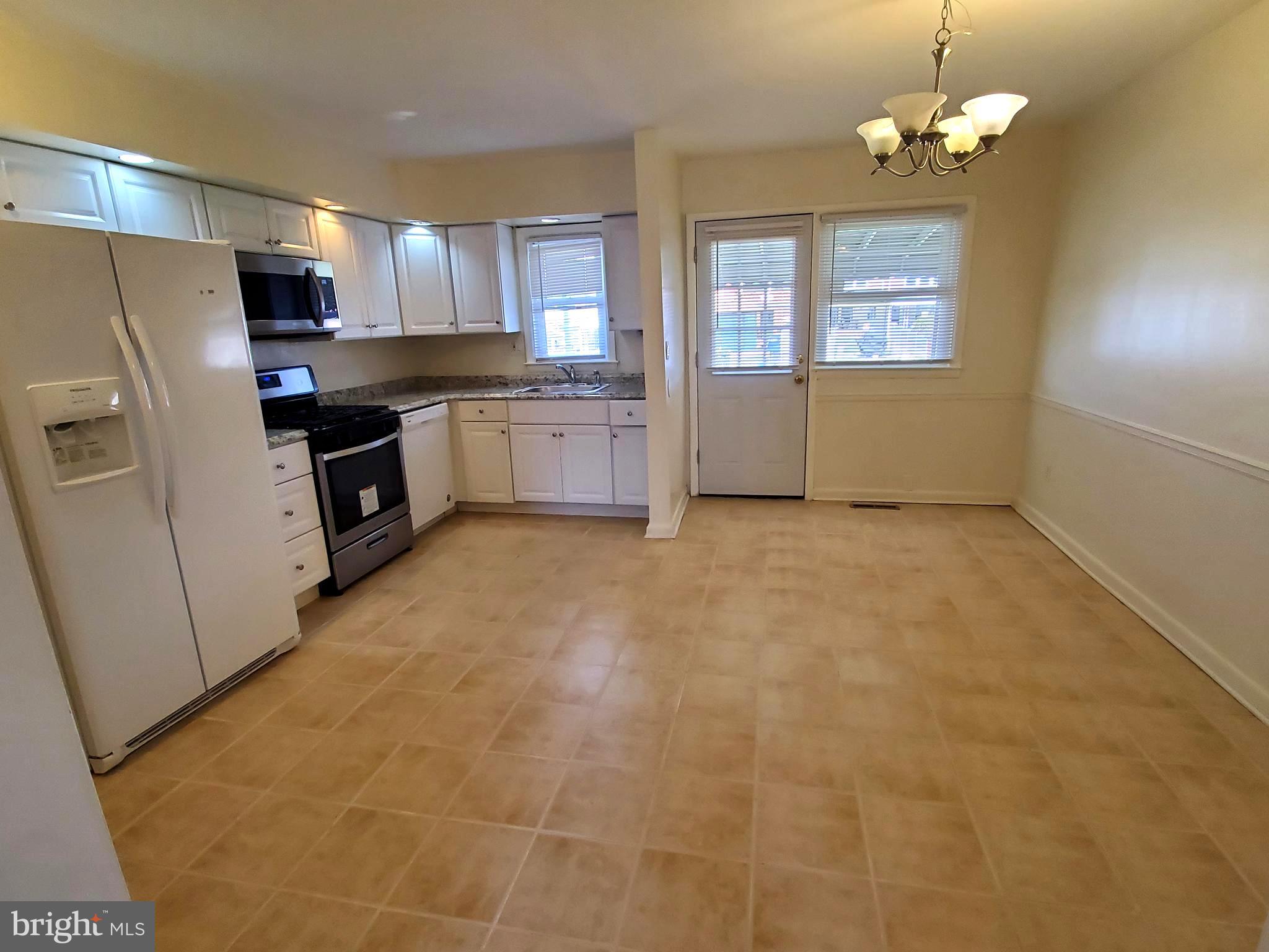3616 Greenvale Road Baltimore, MD 21229 - Photo 5 of 19 Kitchren/Dining Area