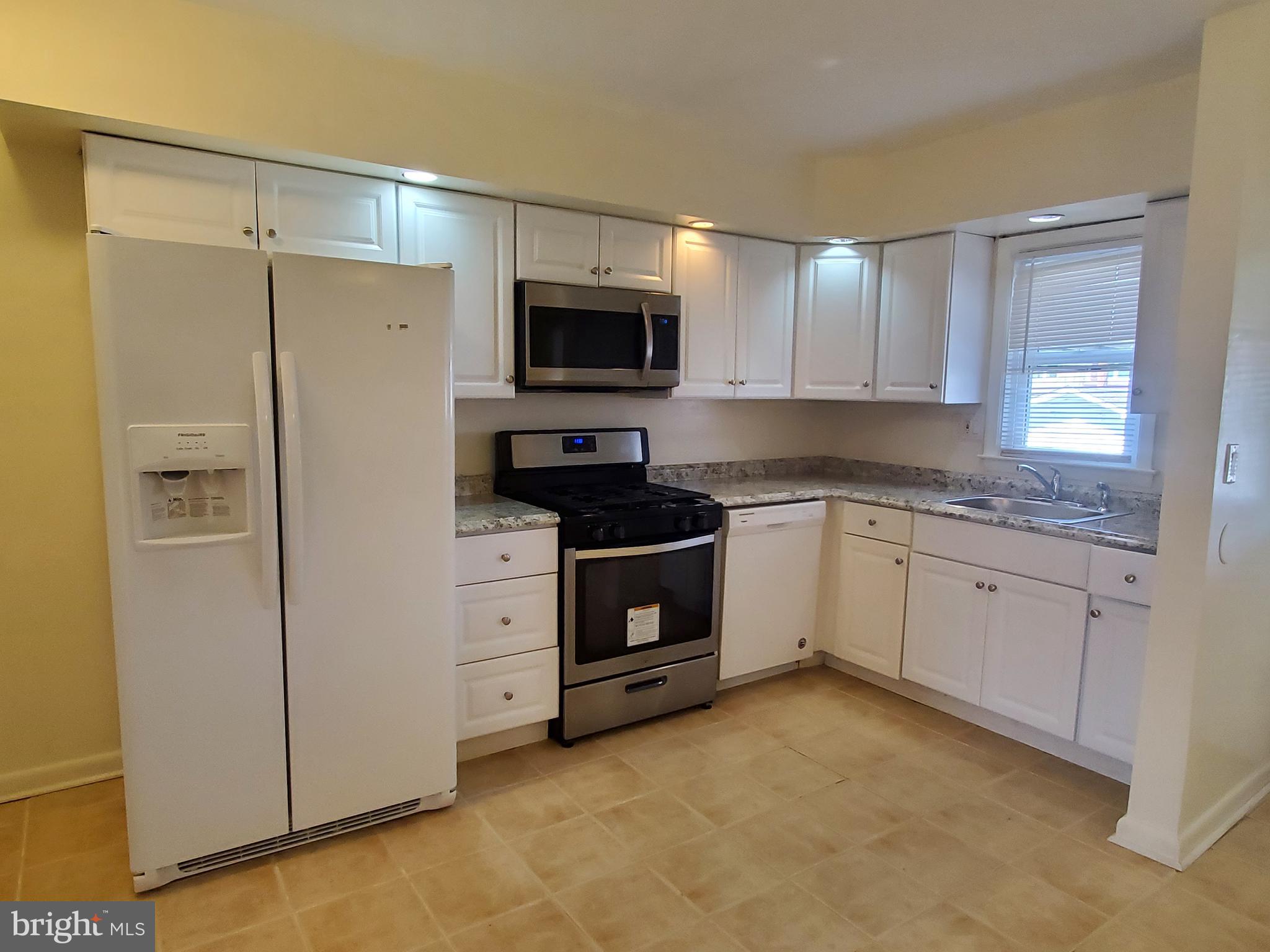 3616 Greenvale Road Baltimore, MD 21229 - Photo 6 of 19 Kitchen