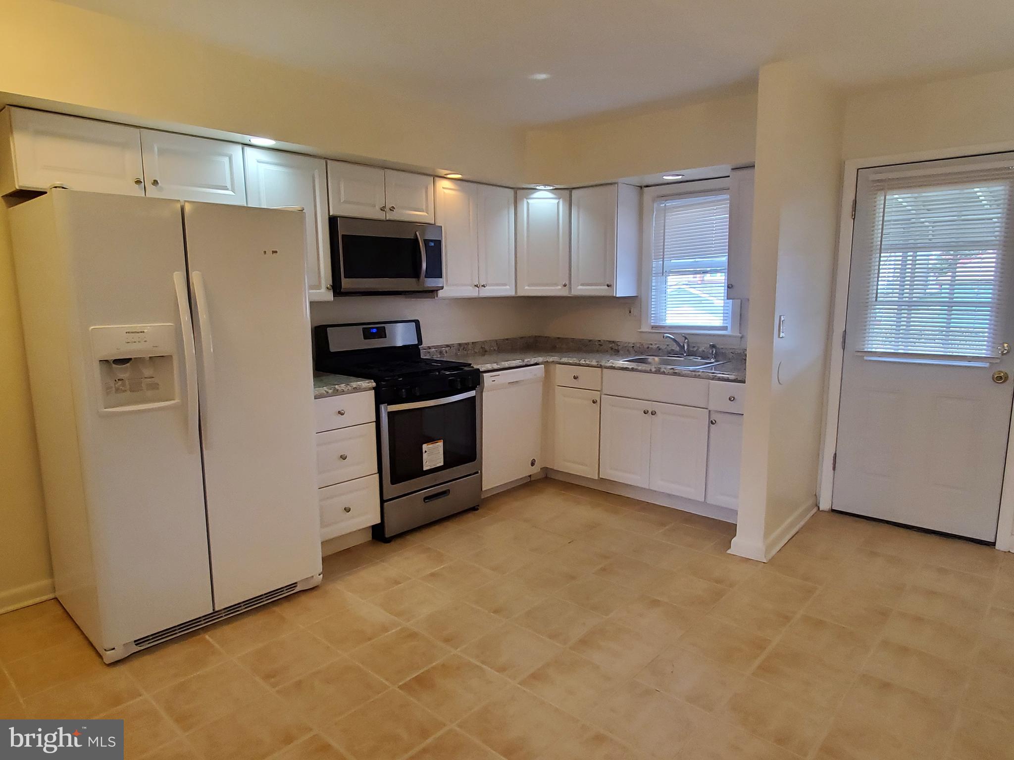 3616 Greenvale Road Baltimore, MD 21229 - Photo 7 of 19 Kitchen